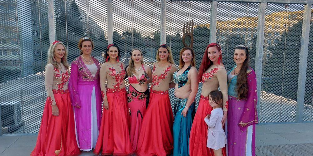 Letní show na střeše na Proseku